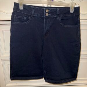 Women’s mid rise jean shorts